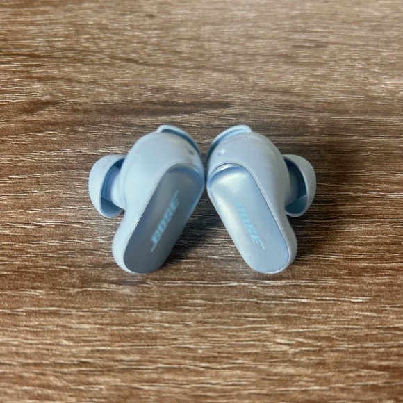 Bose QuietComfort Ultra Wireless Noise Canceling Earbuds- Moonstone Blue - Picture 4 of 4
